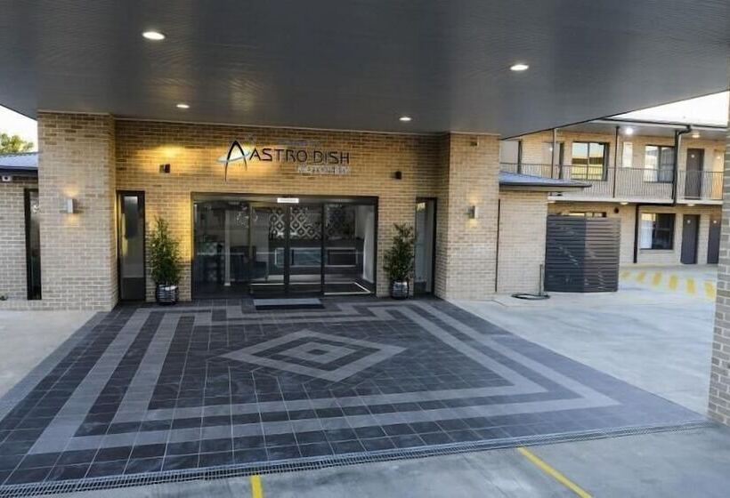 فندق على الطريق Astro Dish Motor Inn