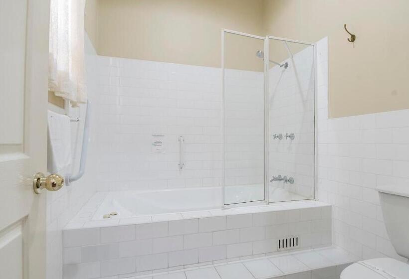 مُتل Ballina Heritage Inn