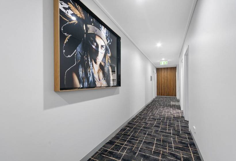 مُتل Bridges On Argyle