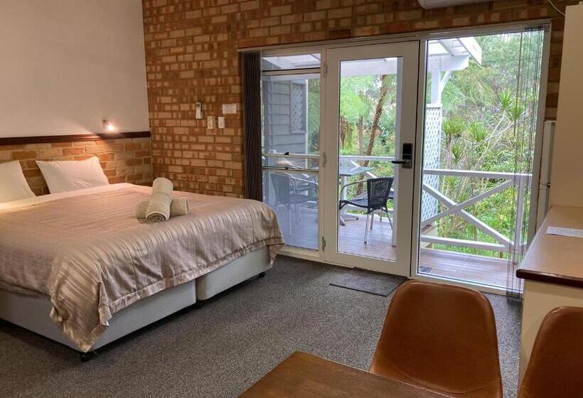 Edge Of The Forest Motel