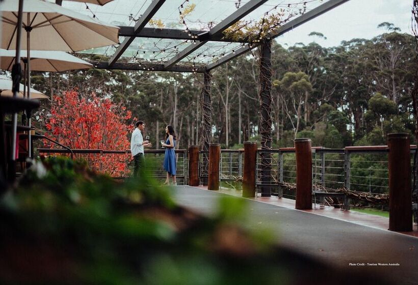 Edge Of The Forest Motel