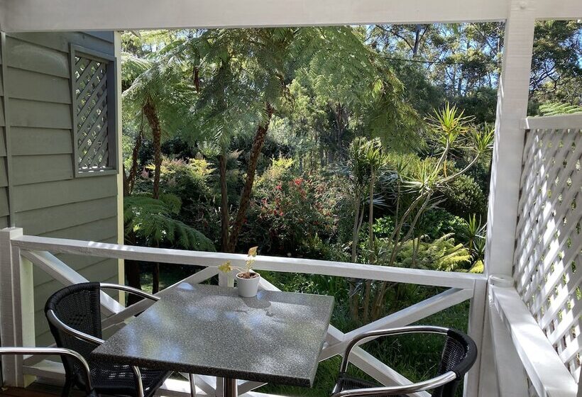 Edge Of The Forest Motel