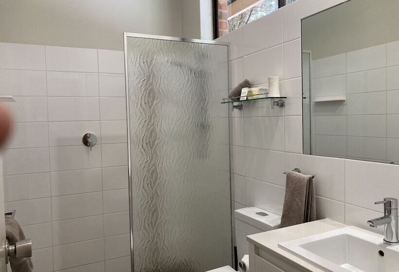 Edge Of The Forest Motel