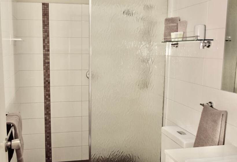 Edge Of The Forest Motel