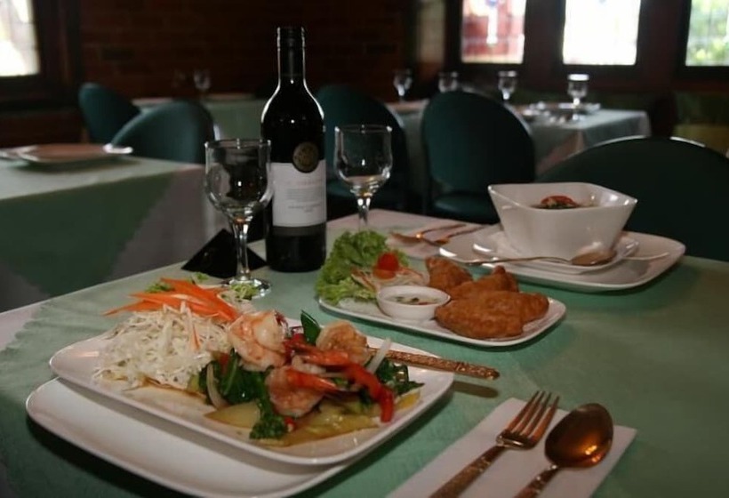 مُتل Forest Lodge Motor Inn & Restaurant