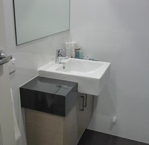 فندق على الطريق Tower Motor Inn