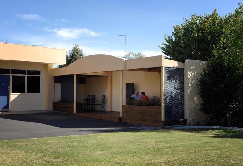 فندق على الطريق Tower Motor Inn