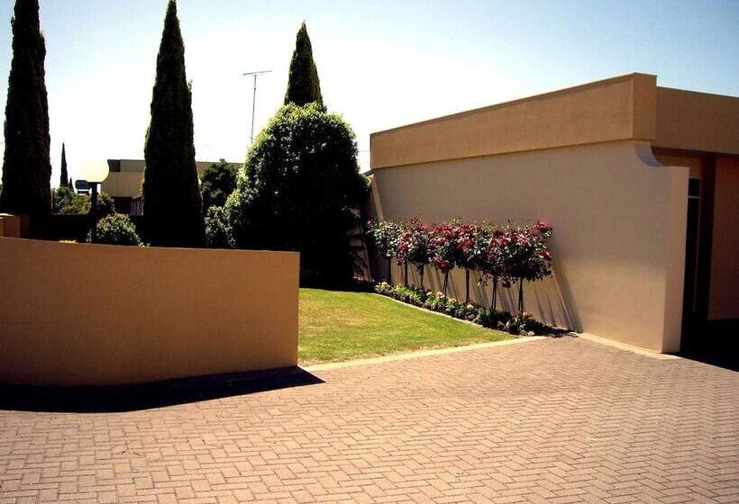 فندق على الطريق Tower Motor Inn