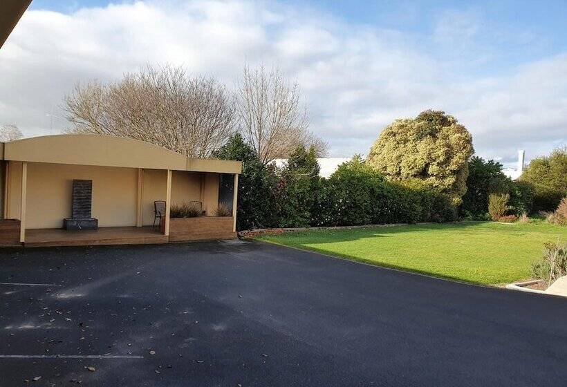 مُتل Tower Motor Inn