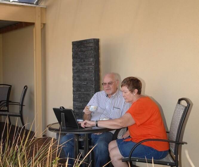 فندق على الطريق Tower Motor Inn