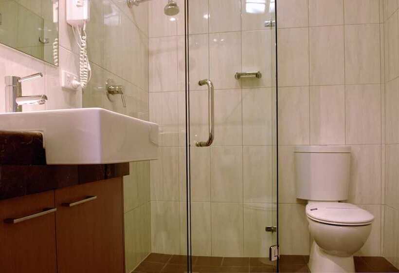 فندق على الطريق Tower Motor Inn