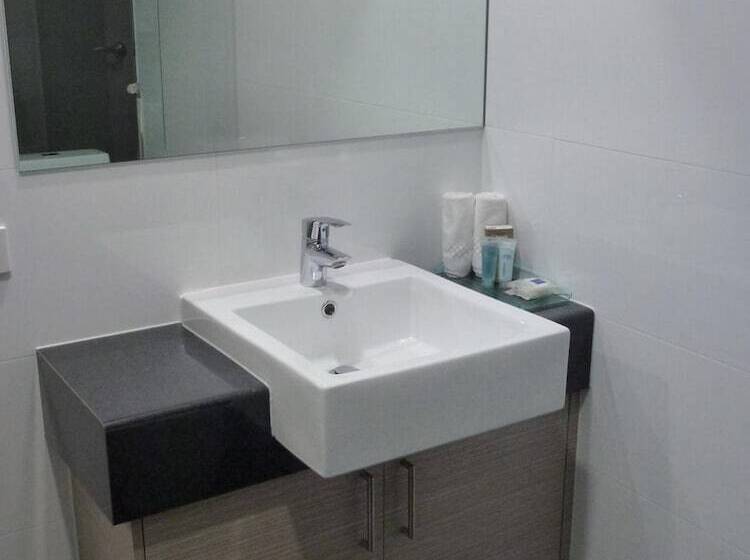 فندق على الطريق Tower Motor Inn