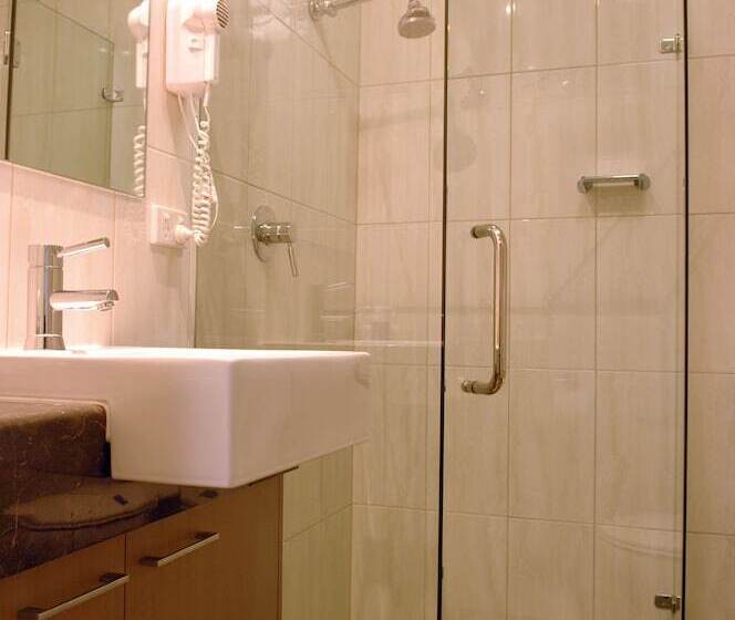 فندق على الطريق Tower Motor Inn