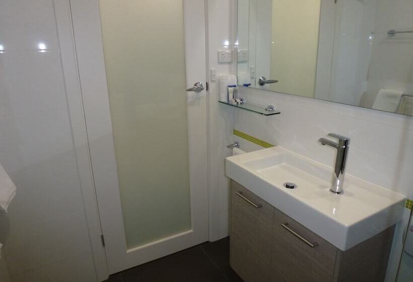 فندق على الطريق Tower Motor Inn