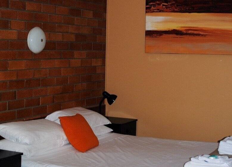 מוטל Hilldrop Motor Inn