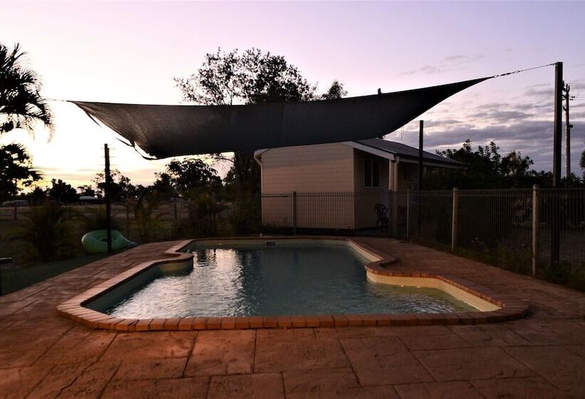 مُتل Ironbark Inn