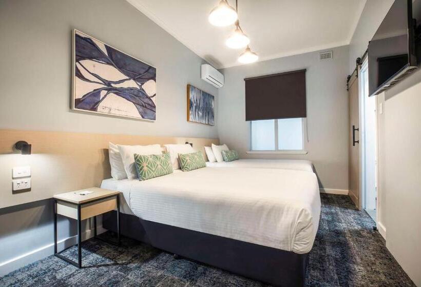 مُتل Nightcap At Rex