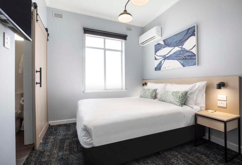 مُتل Nightcap At Rex