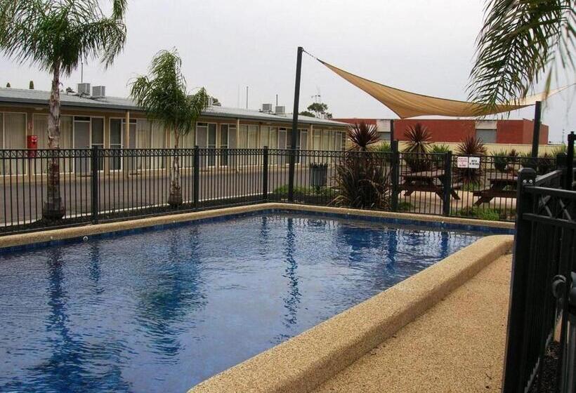 Overlander Hotel Motel