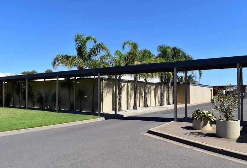 Overlander Hotel Motel