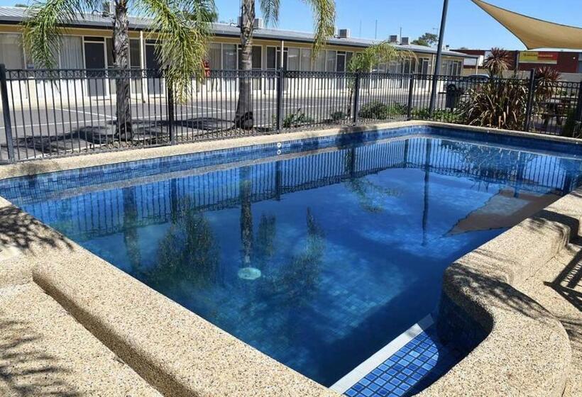 Overlander Hotel Motel