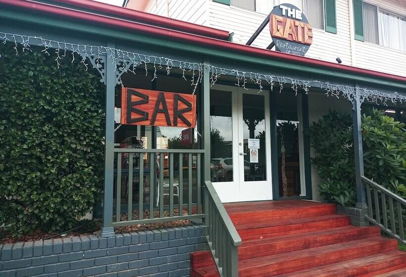 مُتل Redhill Cooma Motor Inn