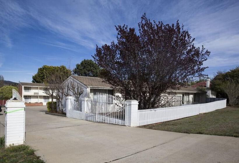 مُتل Redhill Cooma Motor Inn