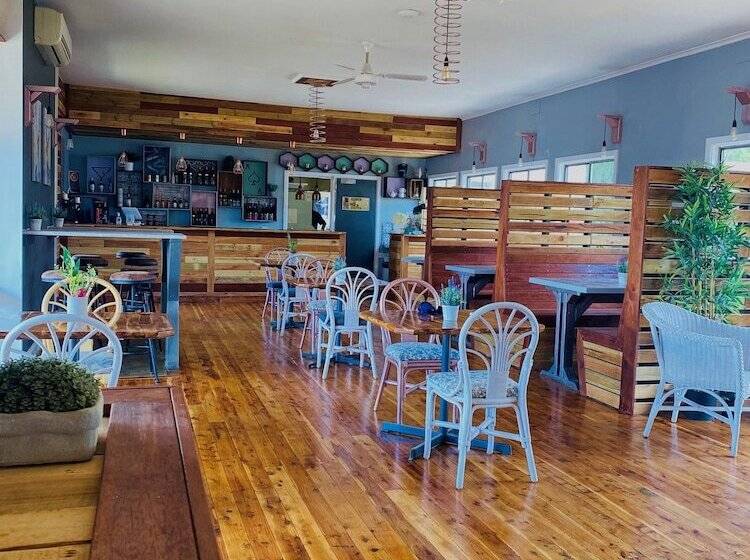 مُتل Redhill Cooma Motor Inn