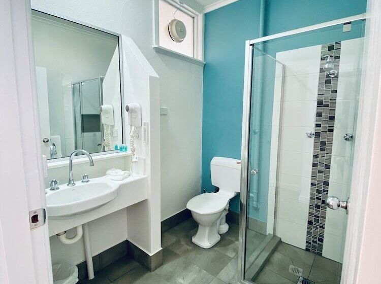 مُتل Redhill Cooma Motor Inn