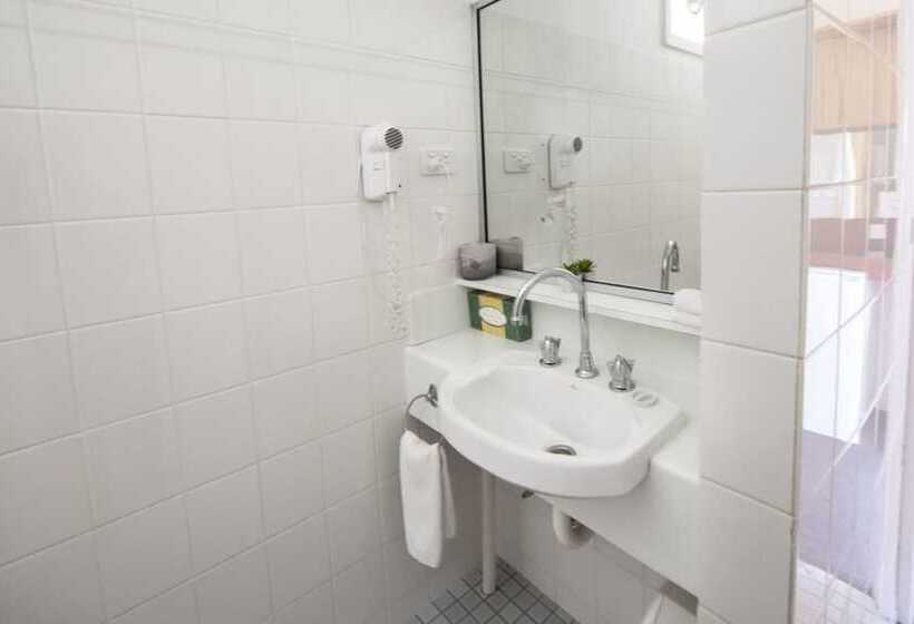 مُتل Redhill Cooma Motor Inn