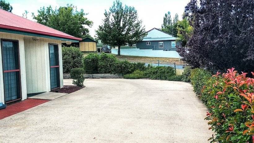 مُتل Redhill Cooma Motor Inn