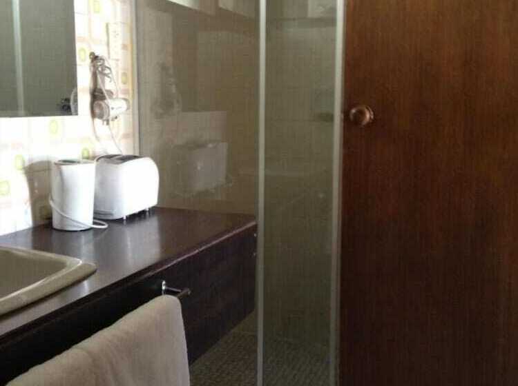 모텔 Rippleside Park Motor Inn