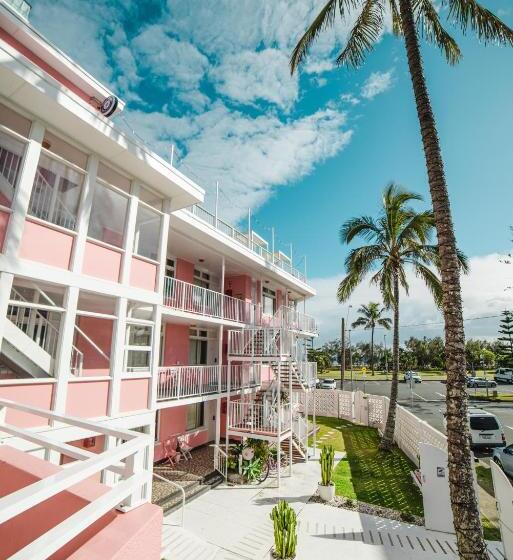 فندق على الطريق The Pink Hotel Coolangatta