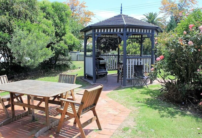 Motel24seven And Apartments