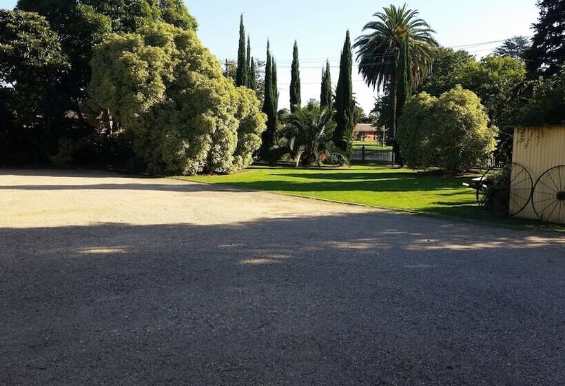 Motel24seven And Apartments