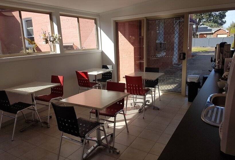 Motel24seven And Apartments