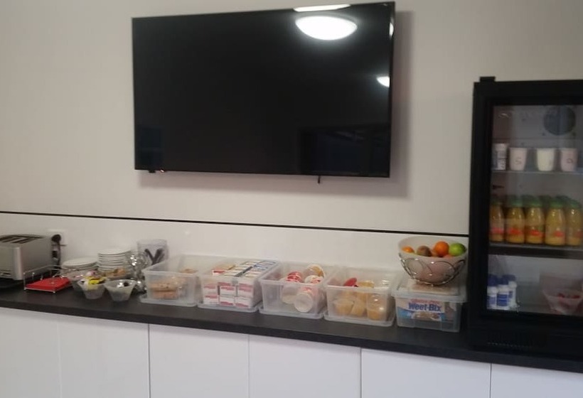 Motel24seven And Apartments