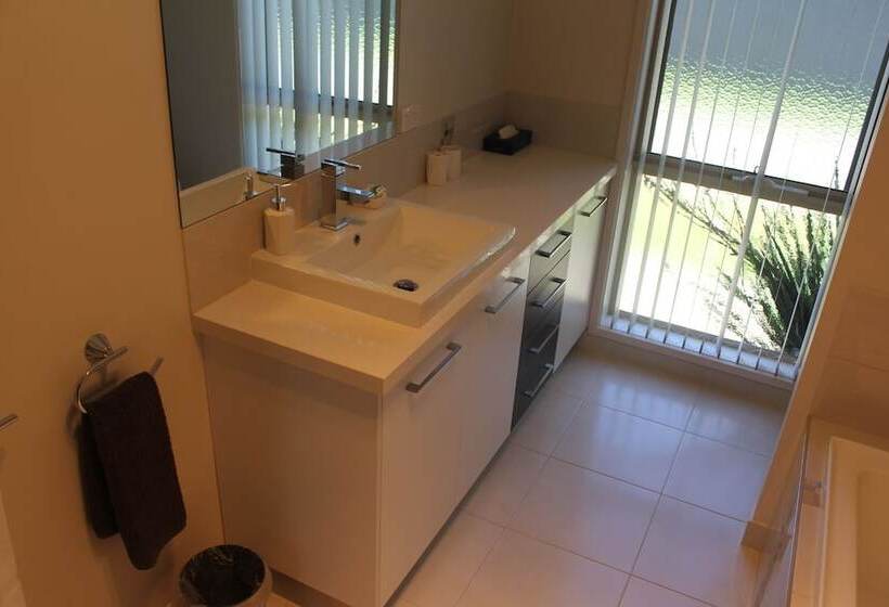 Motel24seven And Apartments