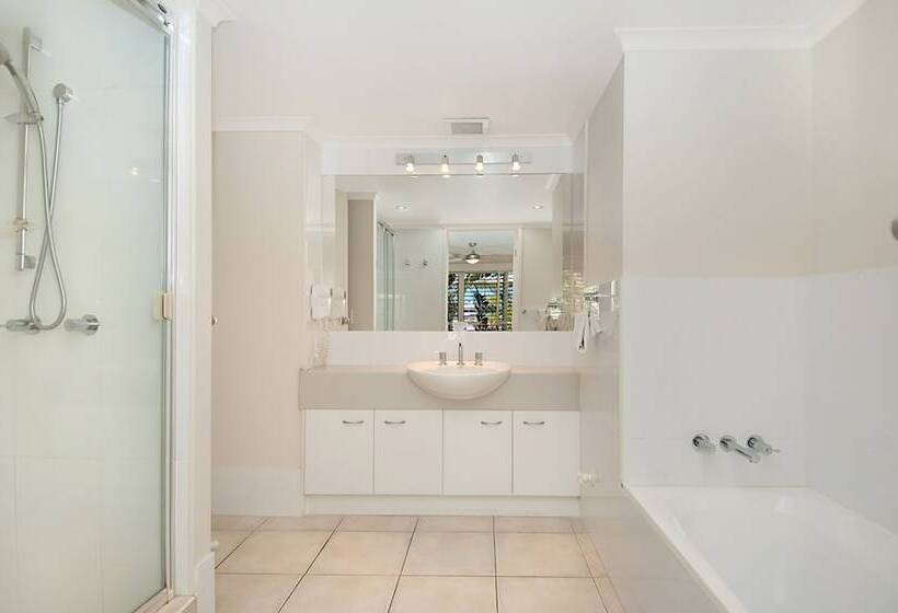 Norfolks On Moffat Beach