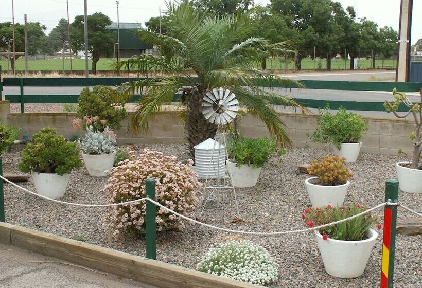 Oval Motel   Murray Bridge