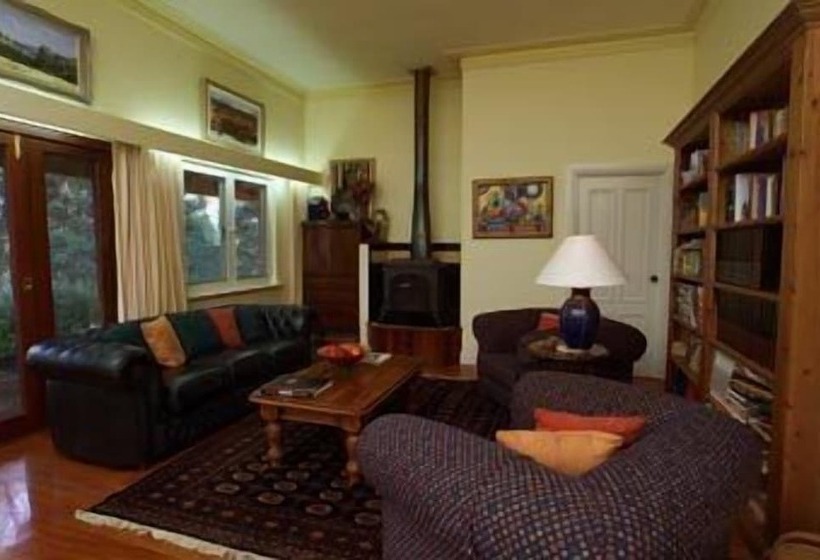 منتجع Ford House Bed & Breakfast