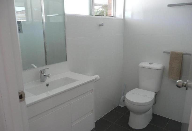 Rosebourne Gardens Motel