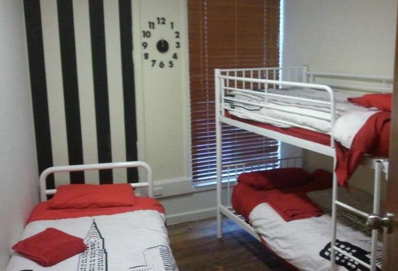 The Melbourne Connection Travellers Hostel