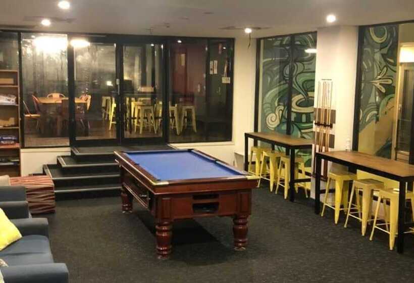هاستل The Village Canberra