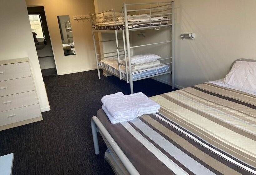 旅馆 The Village Canberra