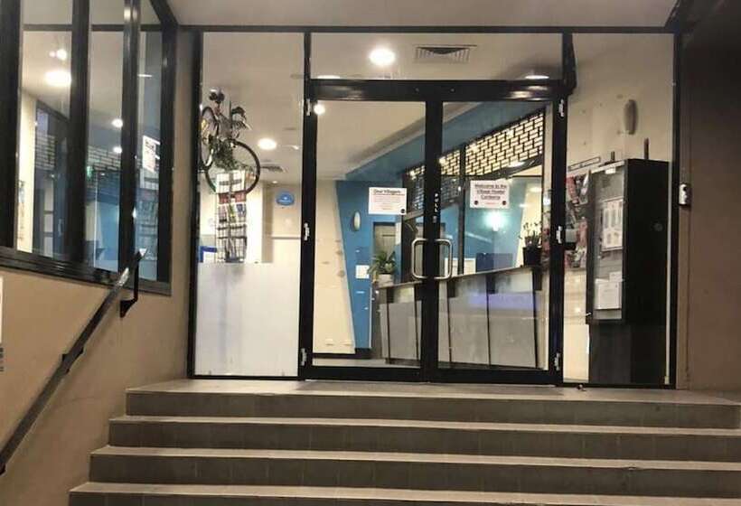 هاستل The Village Canberra