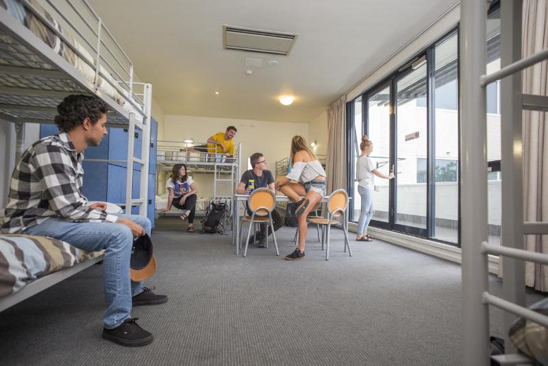 هاستل The Village Canberra