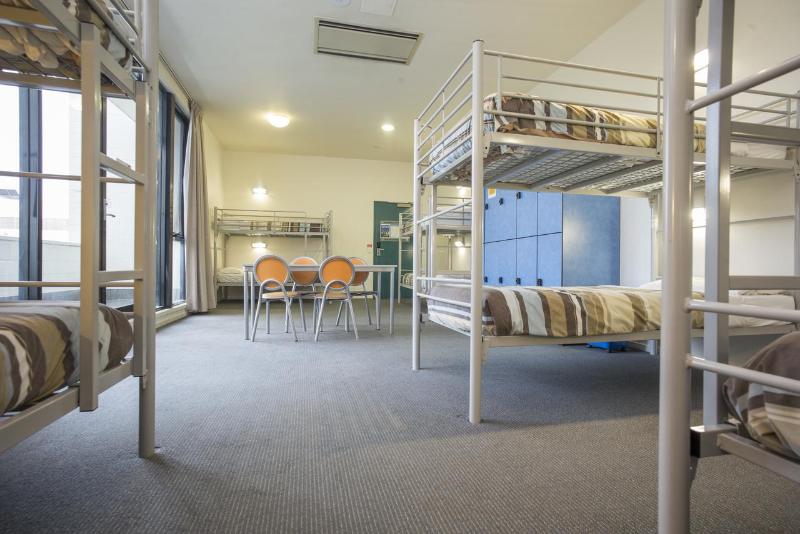 هاستل The Village Canberra