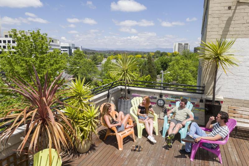 旅馆 The Village Canberra