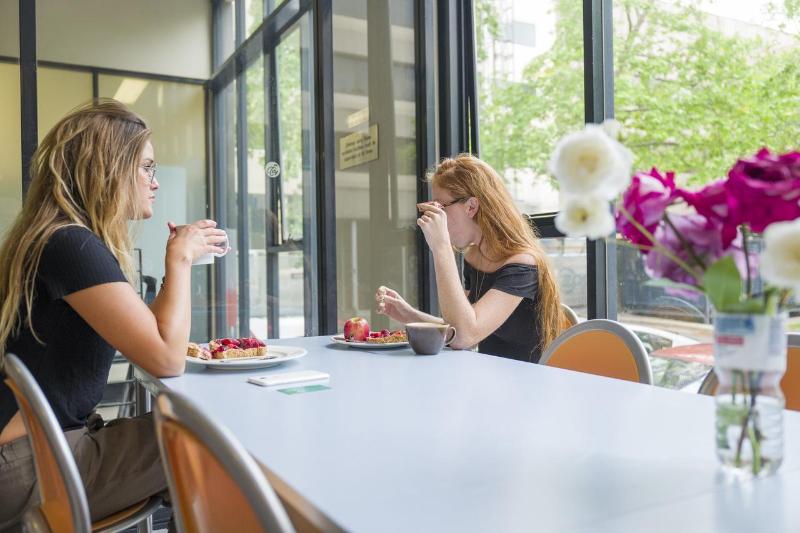 旅馆 The Village Canberra